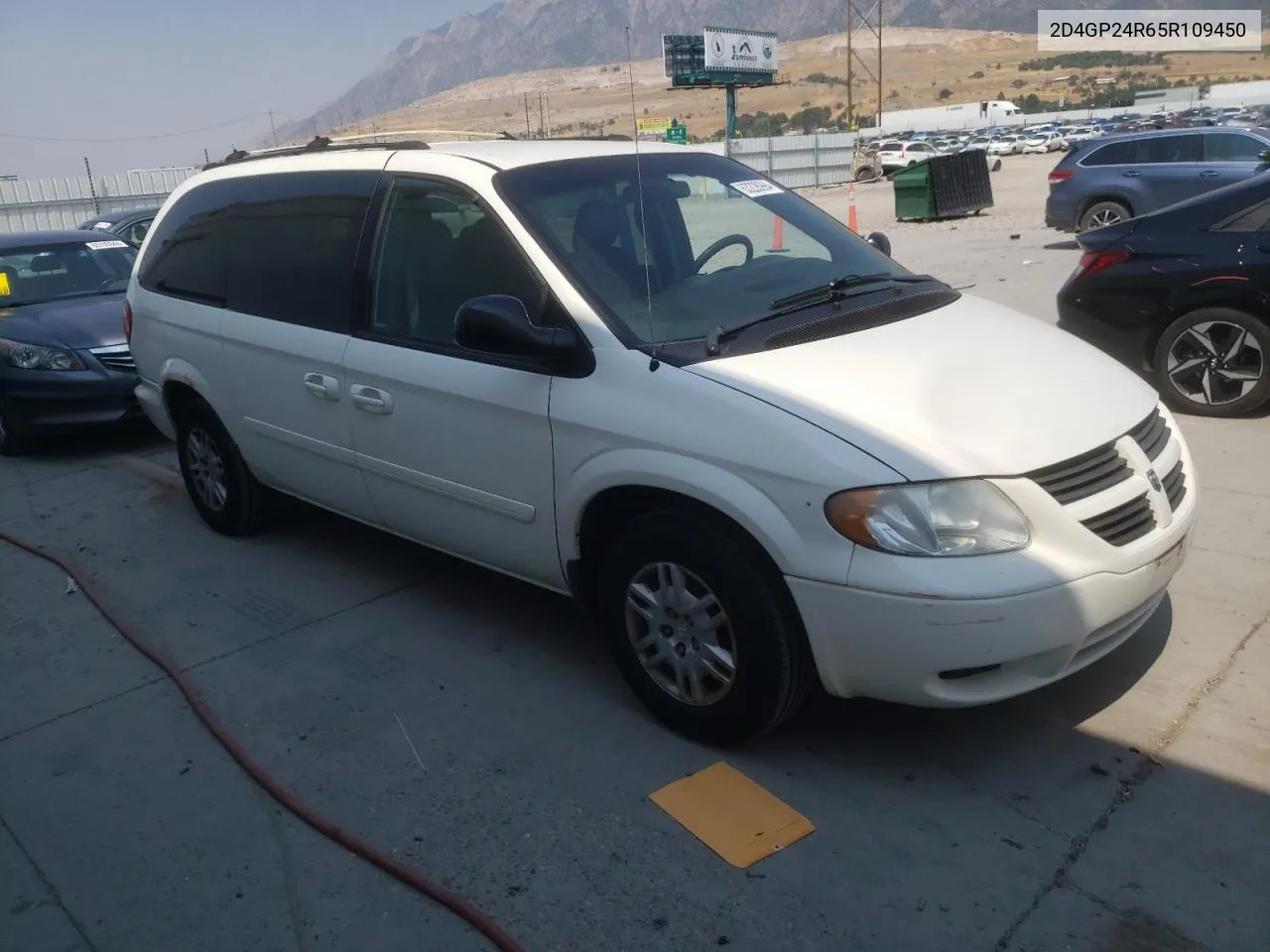 2D4GP24R65R109450 2005 Dodge Grand Caravan Se