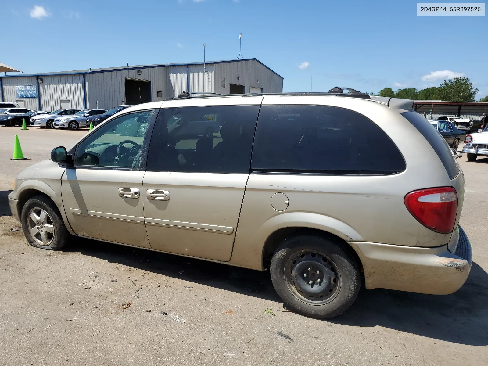 2D4GP44L65R397526 2005 Dodge Grand Caravan Sxt