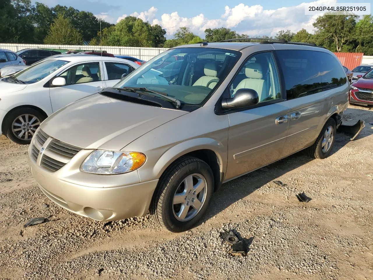 2D4GP44L85R251905 2005 Dodge Grand Caravan Sxt