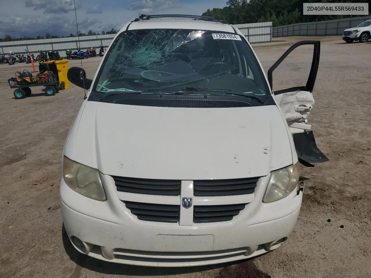 2005 Dodge Grand Caravan Sxt VIN: 2D4GP44L55R569433 Lot: 73581054