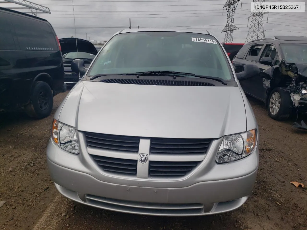 1D4GP45R15B252671 2005 Dodge Caravan Sxt