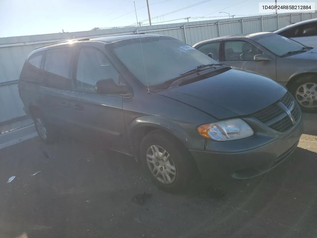 2005 Dodge Grand Caravan Se VIN: 1D4GP24R85B212884 Lot: 79364904