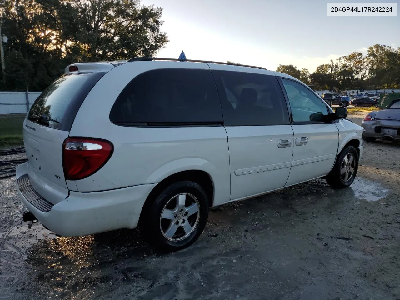 2007 Dodge Grand Caravan Sxt VIN: 2D4GP44L17R242224 Lot: 75396214