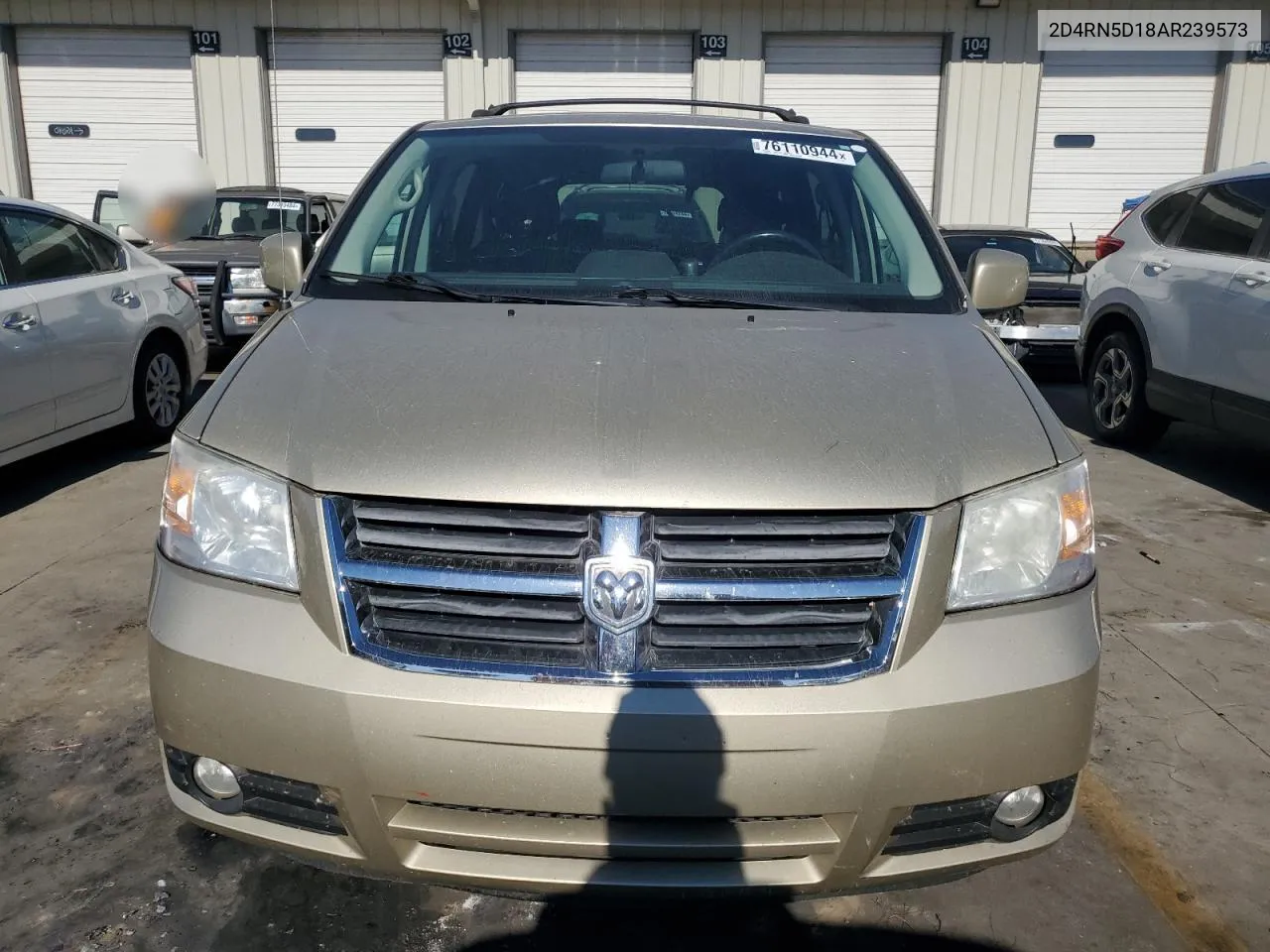 2010 Dodge Grand Caravan Sxt VIN: 2D4RN5D18AR239573 Lot: 76110944