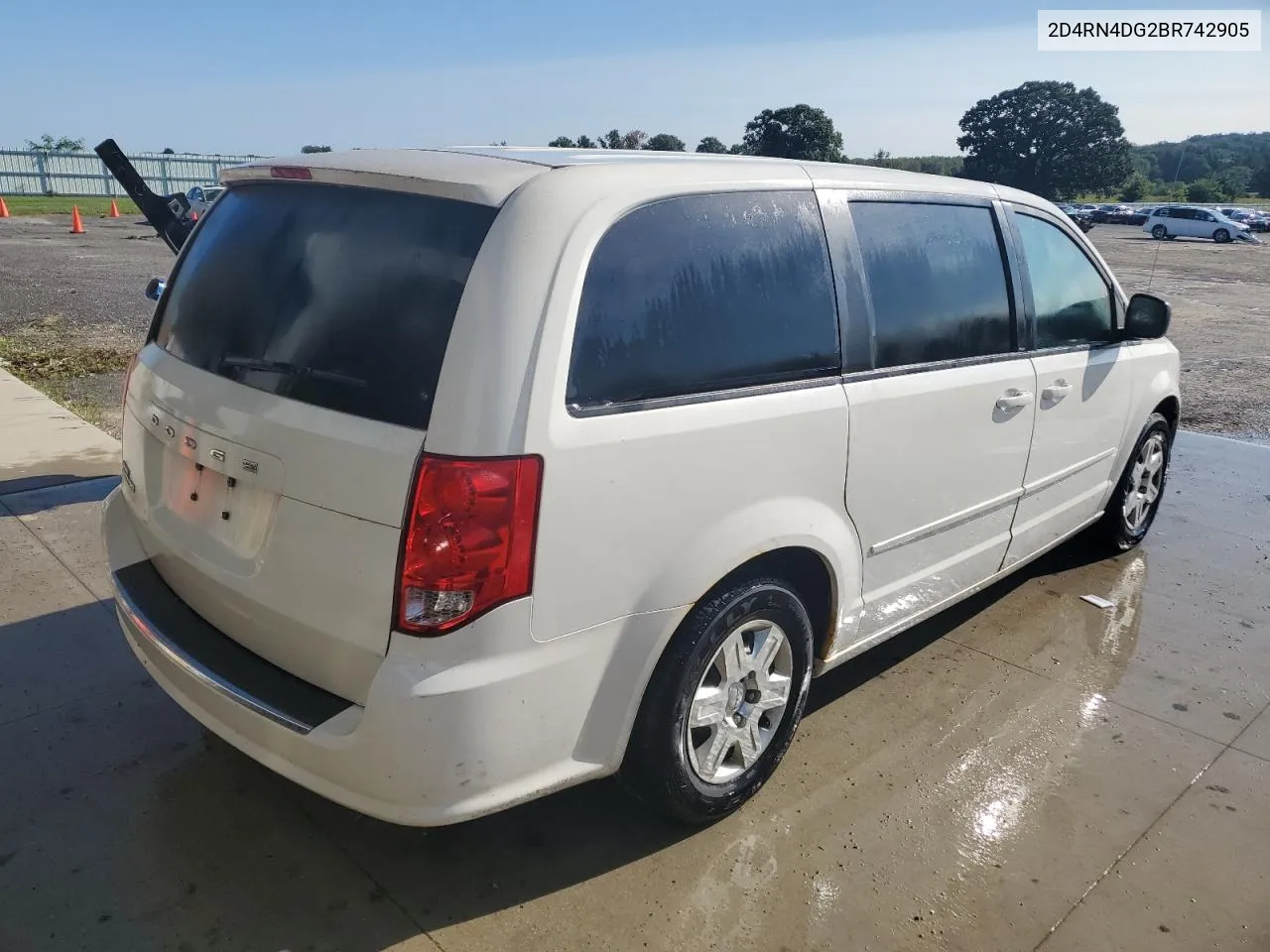 2011 Dodge Grand Caravan Express VIN: 2D4RN4DG2BR742905 Lot: 68445824