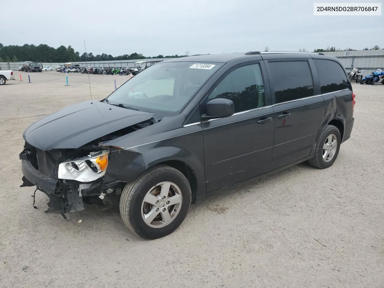 2011 Dodge Grand Caravan Crew VIN: 2D4RN5DG2BR706847 Lot: 71210384