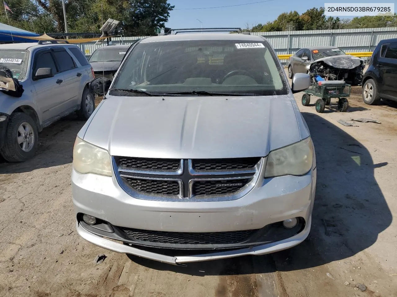 2011 Dodge Grand Caravan Crew VIN: 2D4RN5DG3BR679285 Lot: 74840944