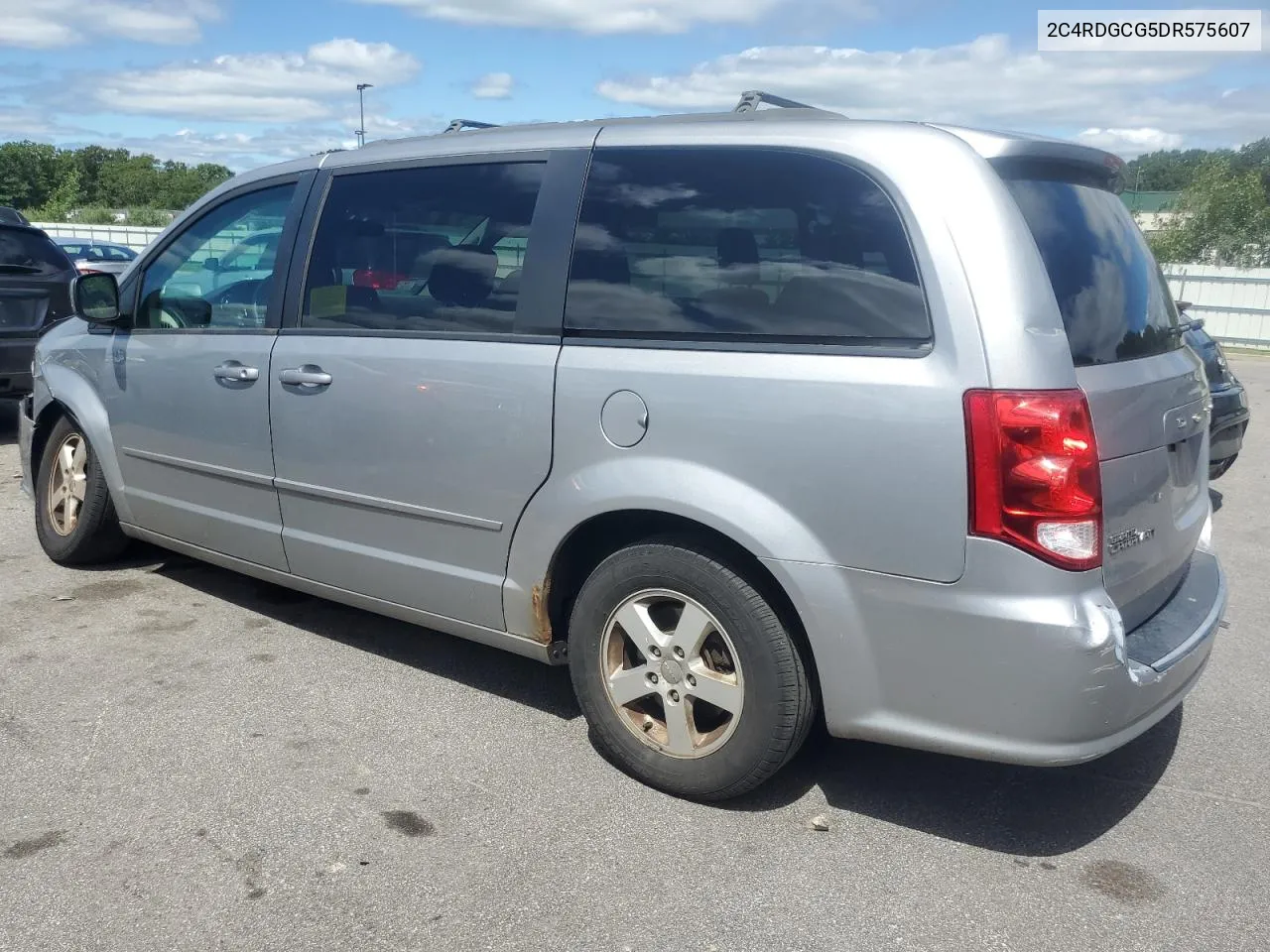 2C4RDGCG5DR575607 2013 Dodge Grand Caravan Sxt