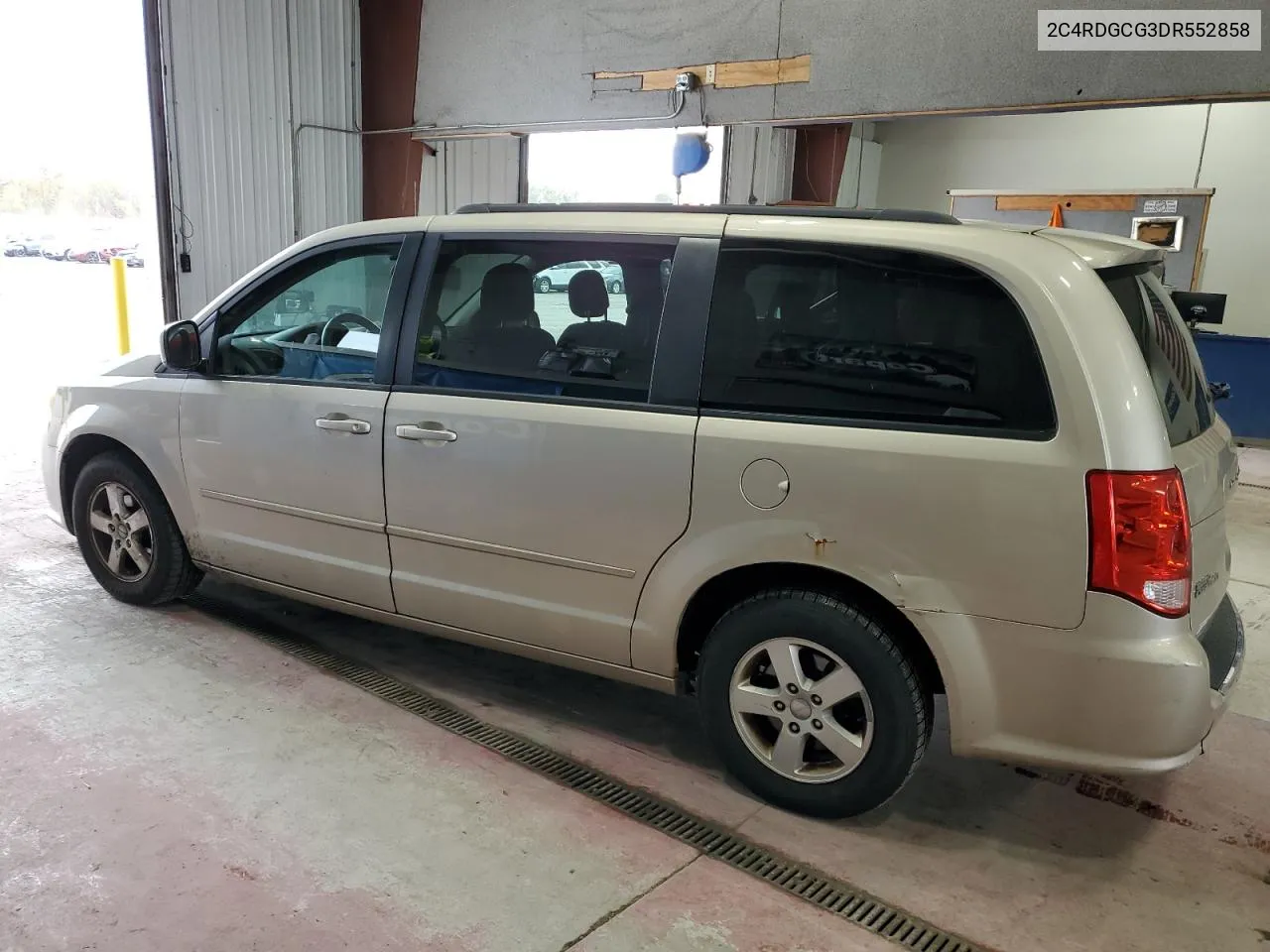 2C4RDGCG3DR552858 2013 Dodge Grand Caravan Sxt