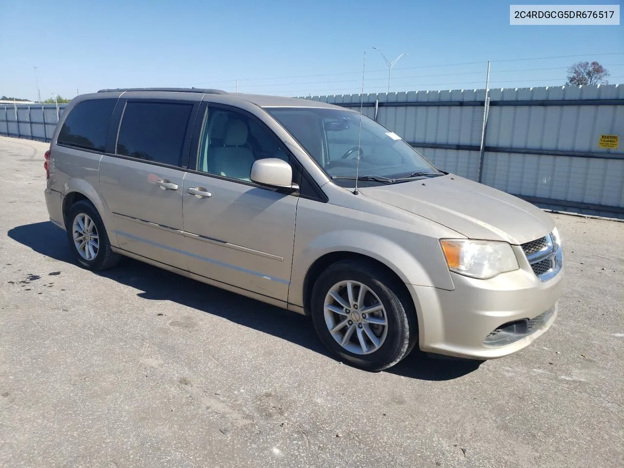 2C4RDGCG5DR676517 2013 Dodge Grand Caravan Sxt