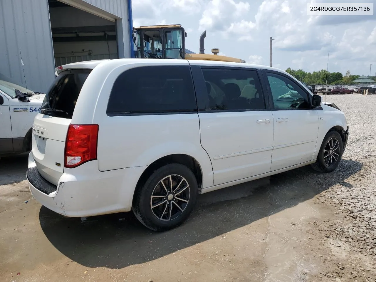 2C4RDGCG7ER357136 2014 Dodge Grand Caravan Sxt