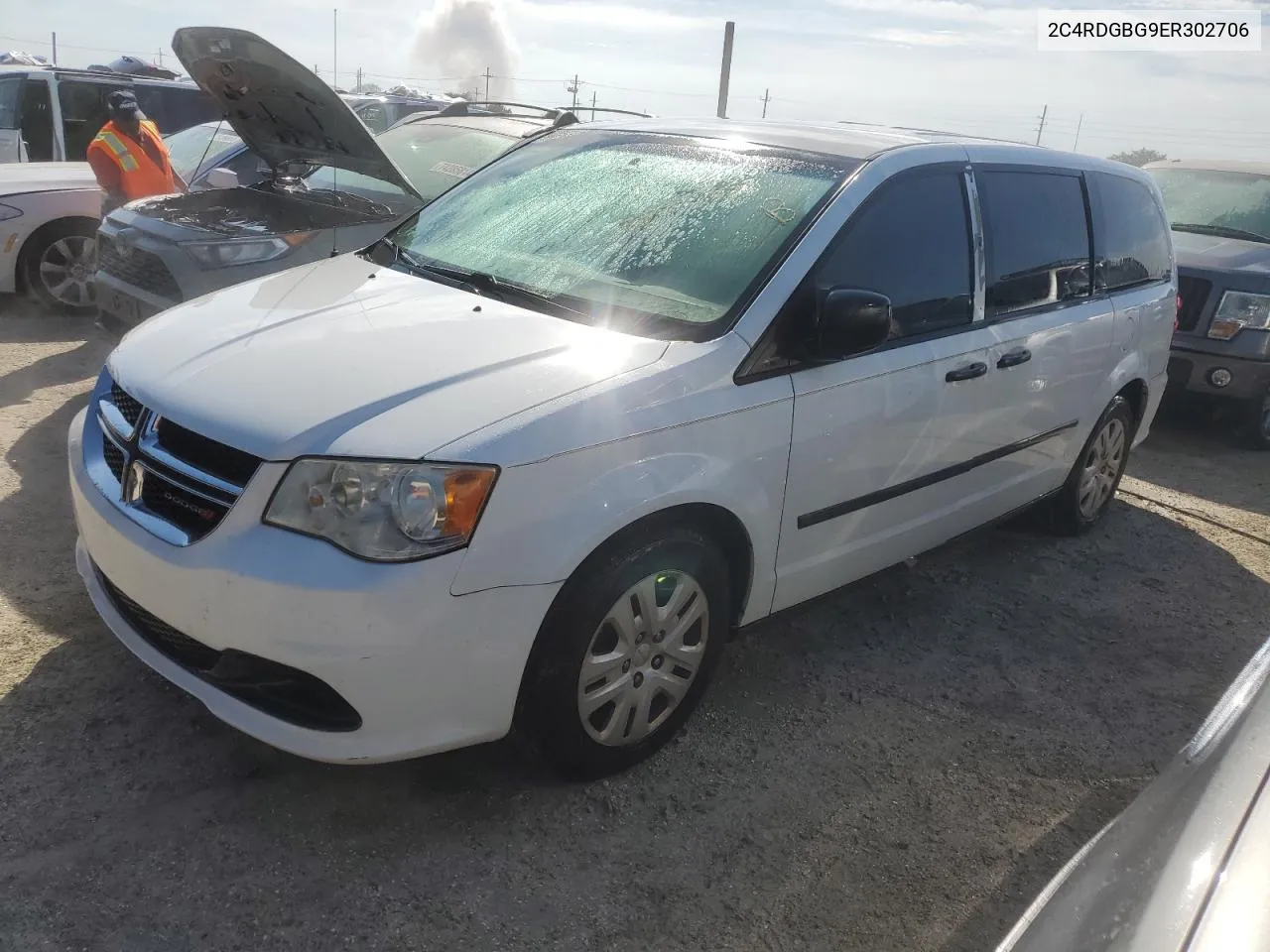 2C4RDGBG9ER302706 2014 Dodge Grand Caravan Se