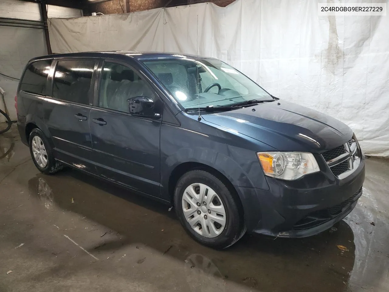 2C4RDGBG9ER227229 2014 Dodge Grand Caravan Se