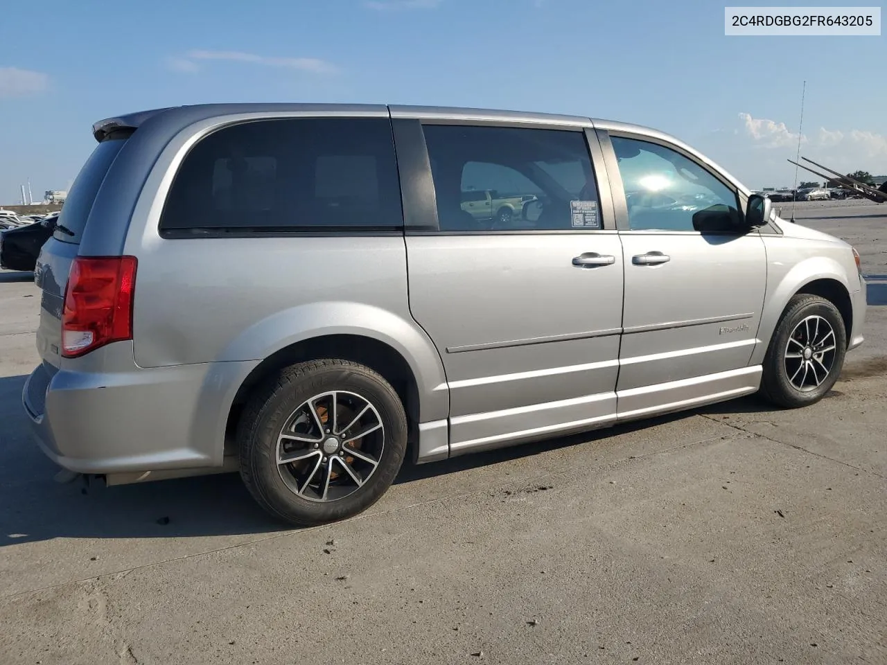 2C4RDGBG2FR643205 2015 Dodge Grand Caravan Se