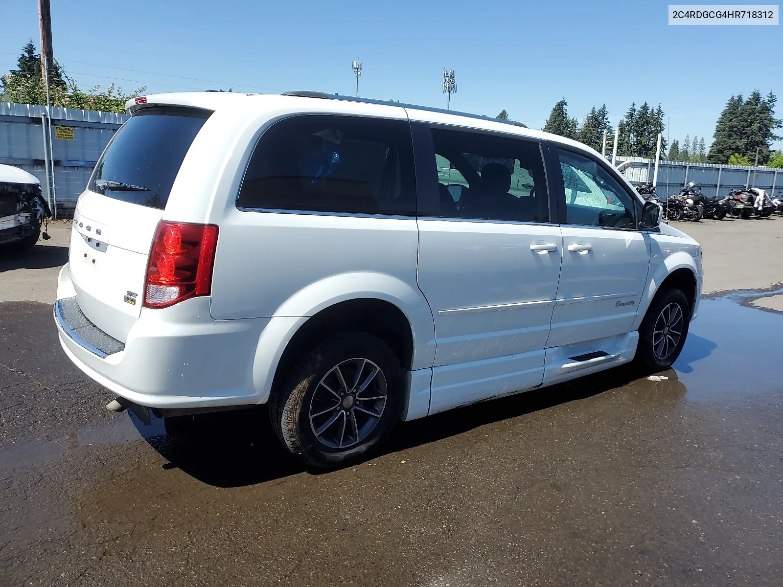 2C4RDGCG4HR718312 2017 Dodge Grand Caravan Sxt