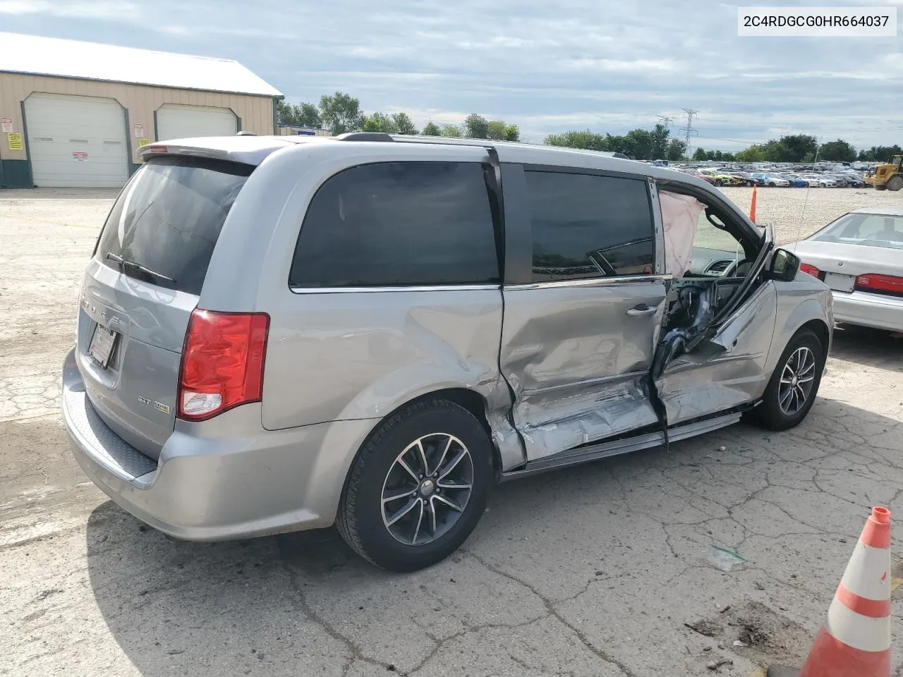 2C4RDGCG0HR664037 2017 Dodge Grand Caravan Sxt