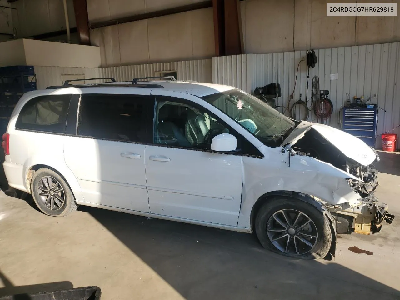 2C4RDGCG7HR629818 2017 Dodge Grand Caravan Sxt