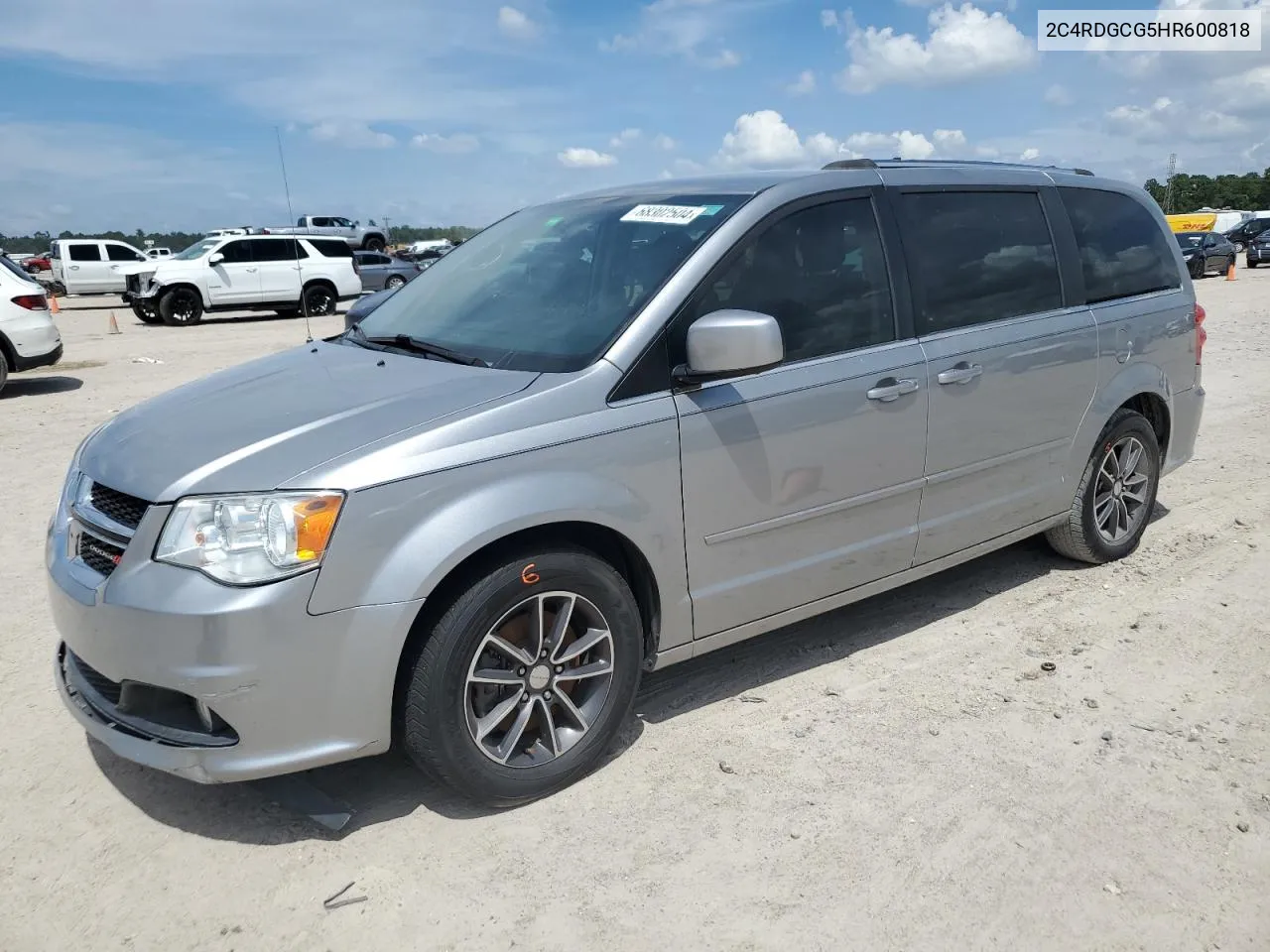 2C4RDGCG5HR600818 2017 Dodge Grand Caravan Sxt