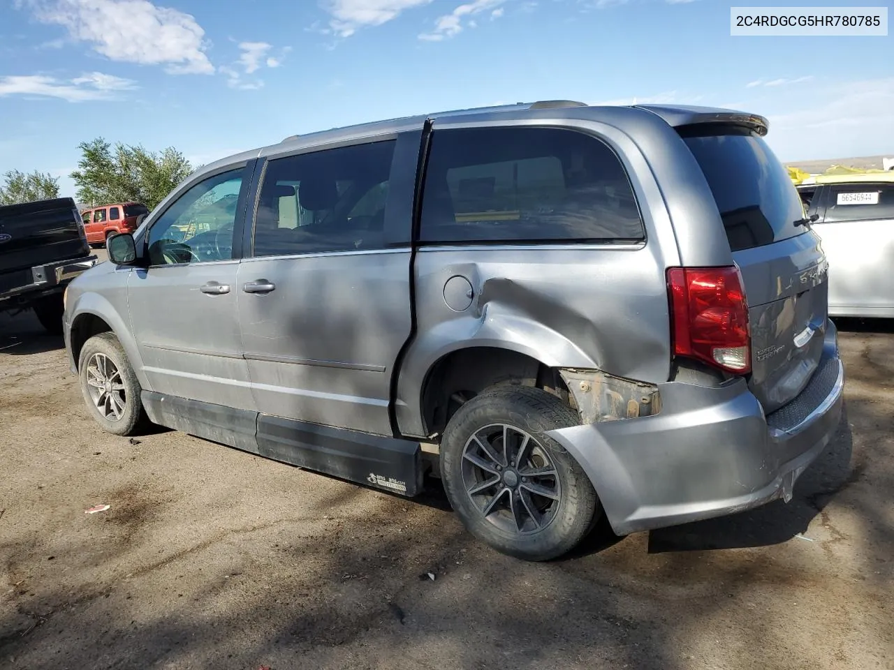 2C4RDGCG5HR780785 2017 Dodge Grand Caravan Sxt