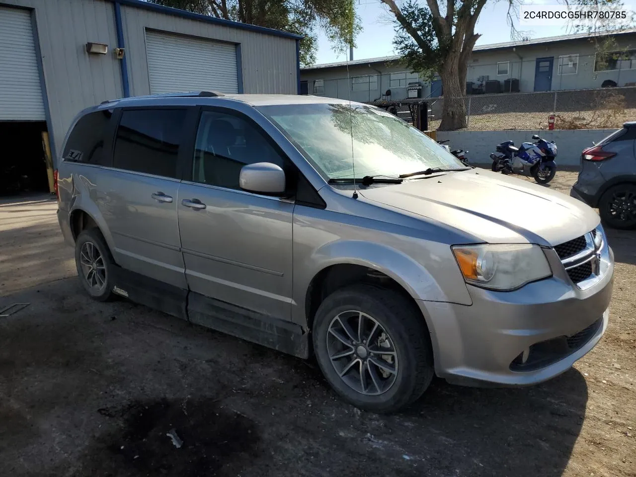 2C4RDGCG5HR780785 2017 Dodge Grand Caravan Sxt