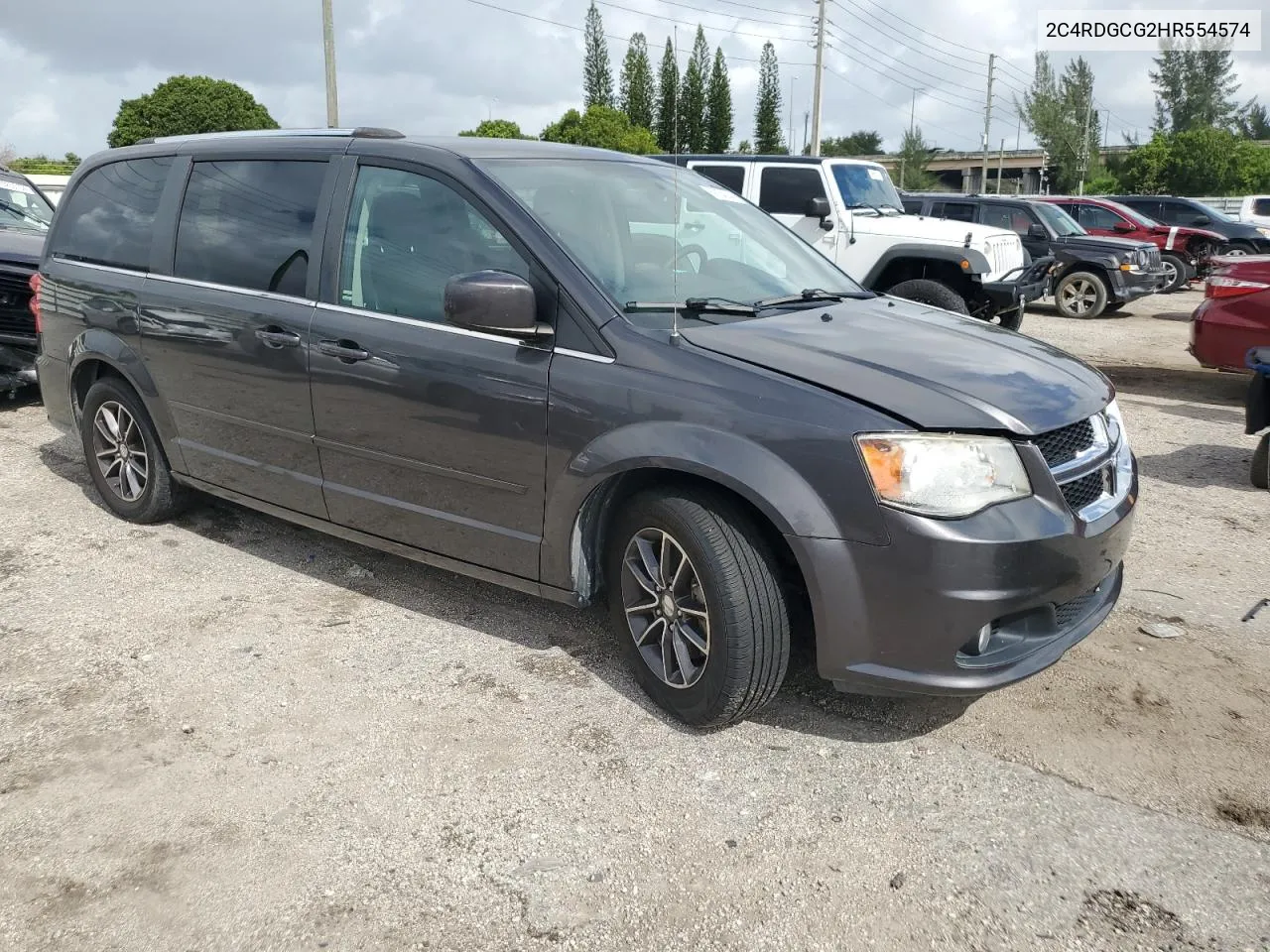 2C4RDGCG2HR554574 2017 Dodge Grand Caravan Sxt