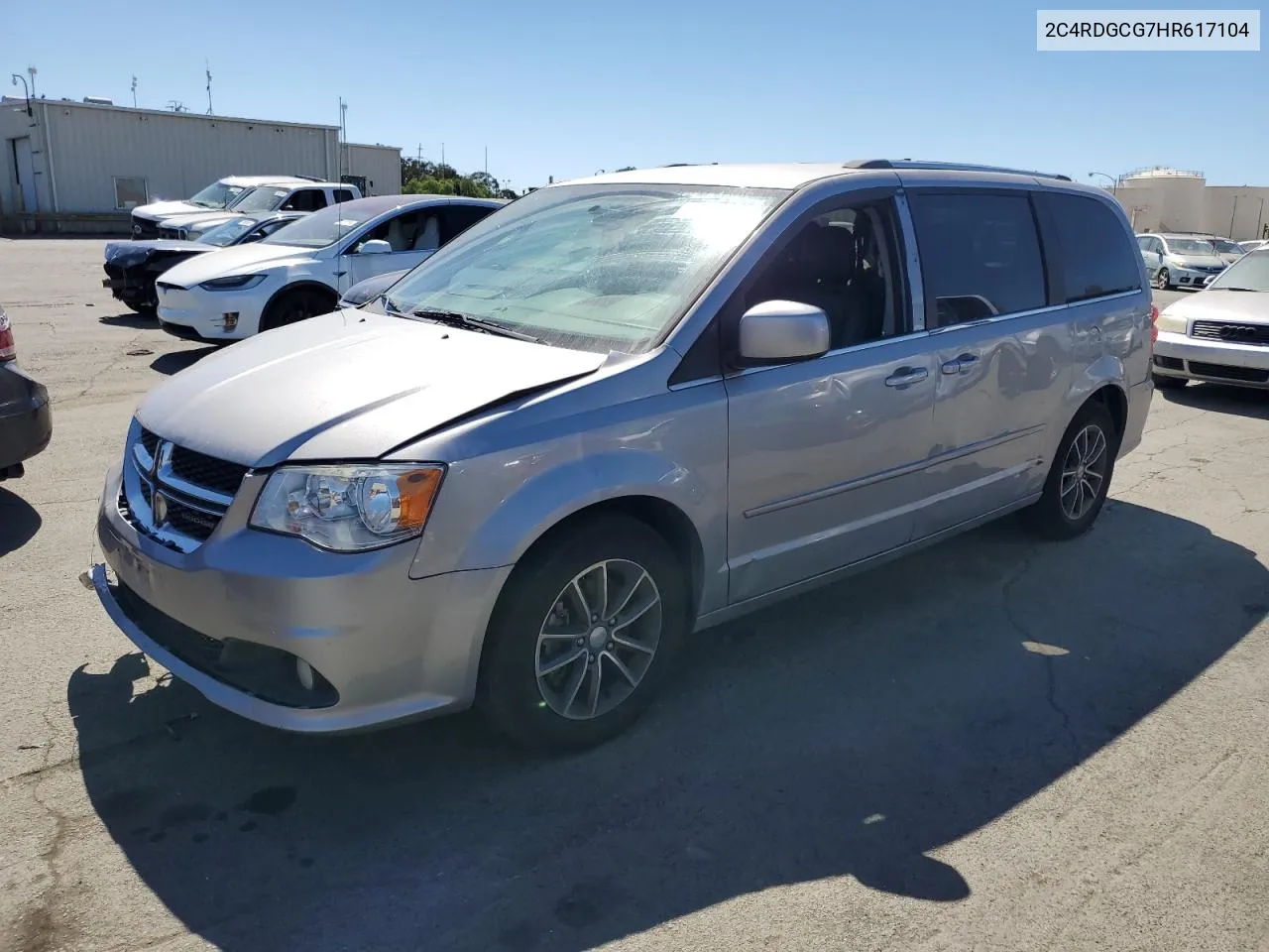 2017 Dodge Grand Caravan Sxt VIN: 2C4RDGCG7HR617104 Lot: 70701144