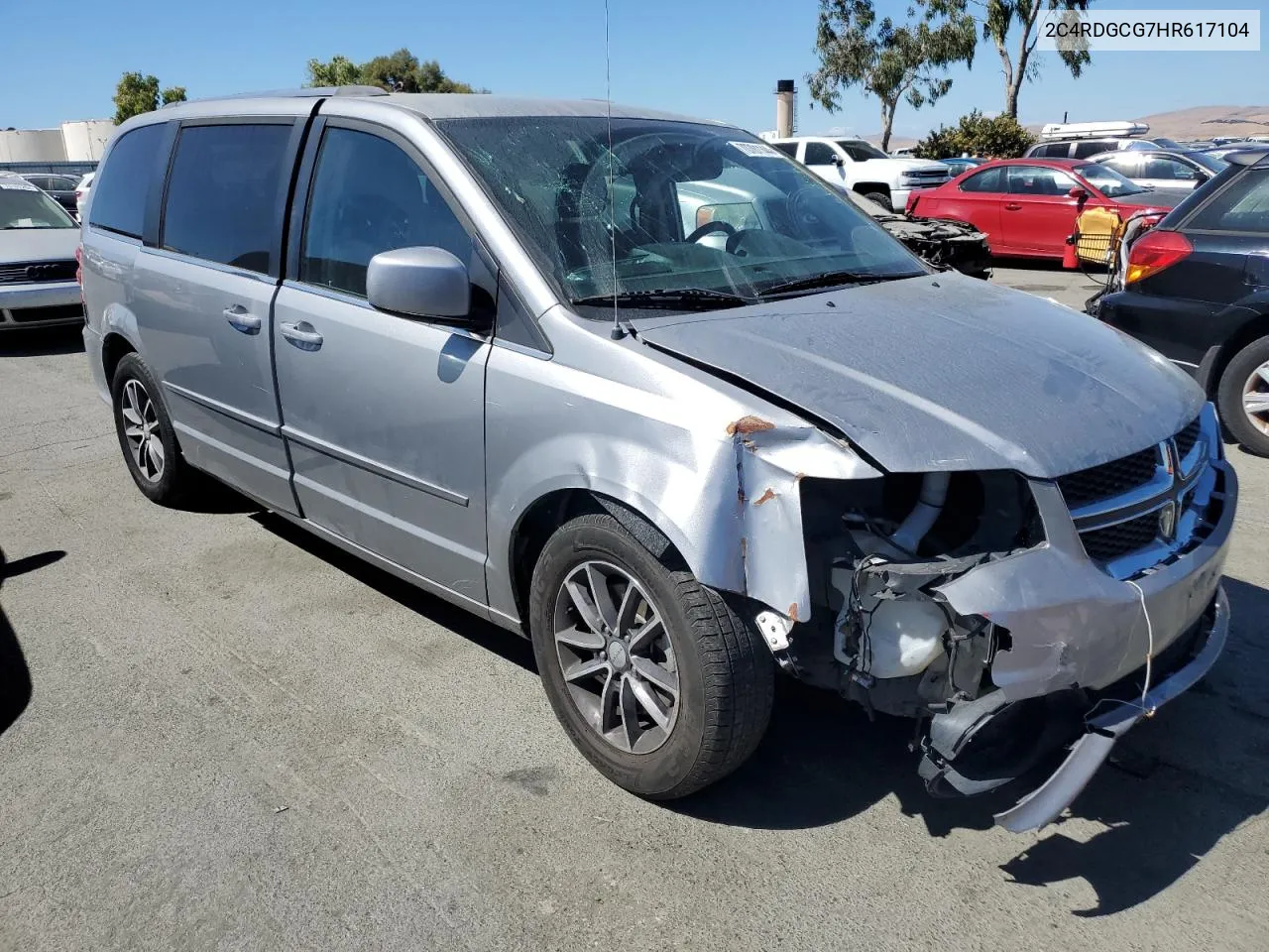 2C4RDGCG7HR617104 2017 Dodge Grand Caravan Sxt