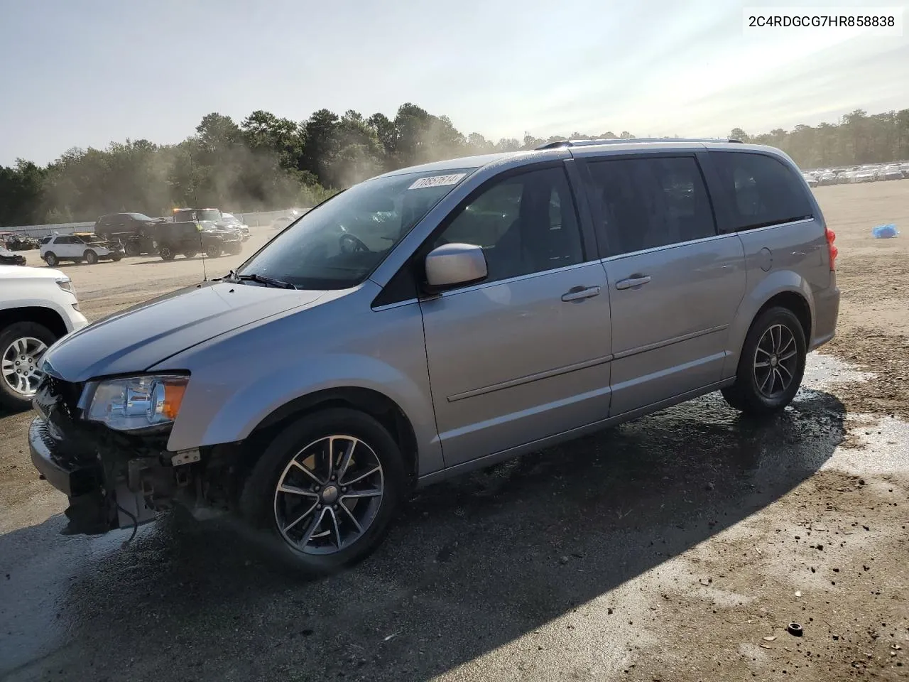 2017 Dodge Grand Caravan Sxt VIN: 2C4RDGCG7HR858838 Lot: 70857614