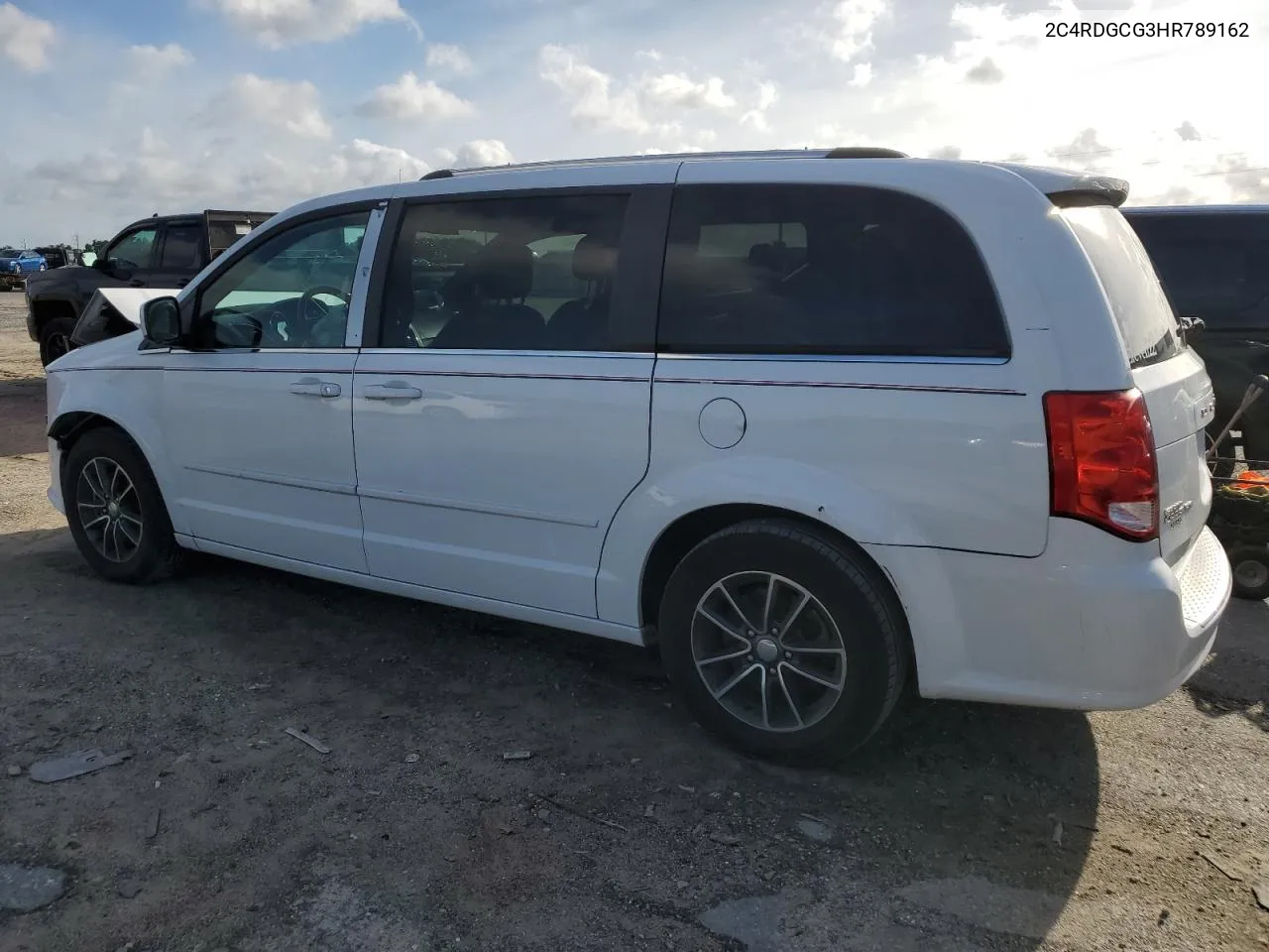 2C4RDGCG3HR789162 2017 Dodge Grand Caravan Sxt