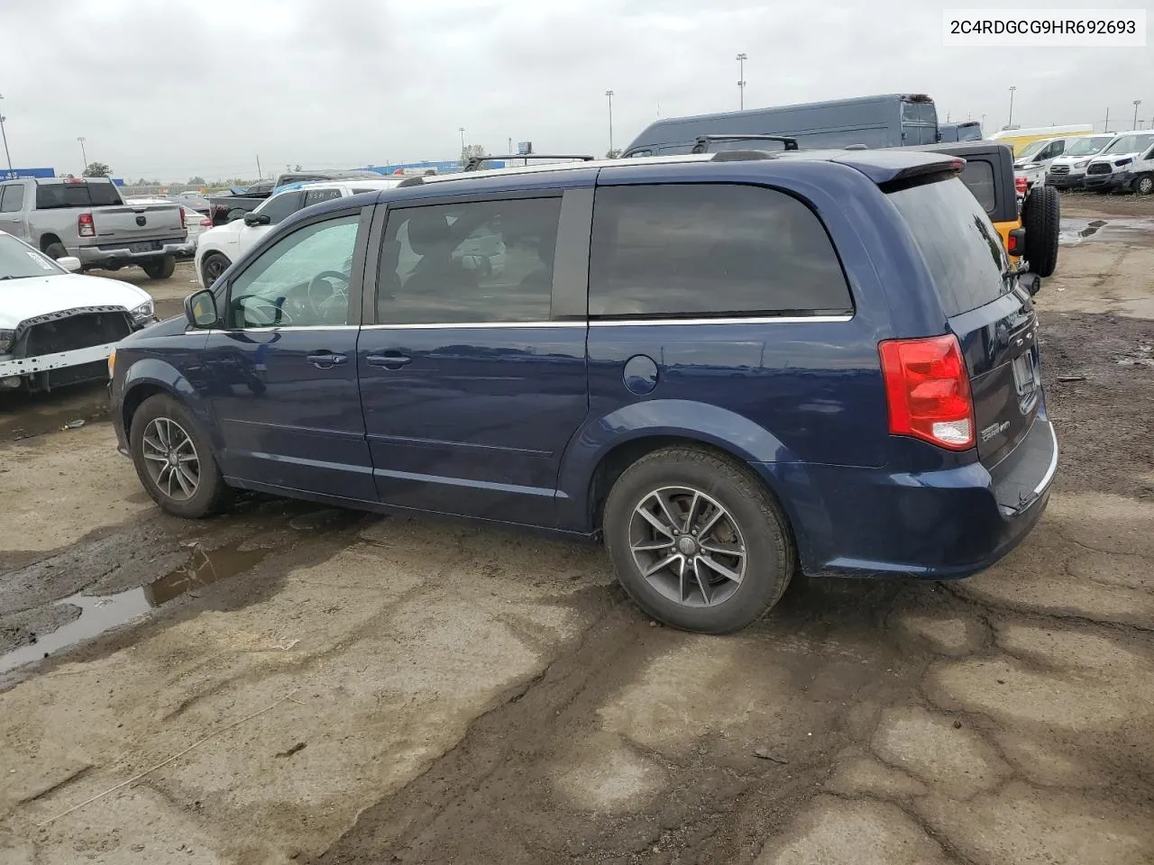 2C4RDGCG9HR692693 2017 Dodge Grand Caravan Sxt