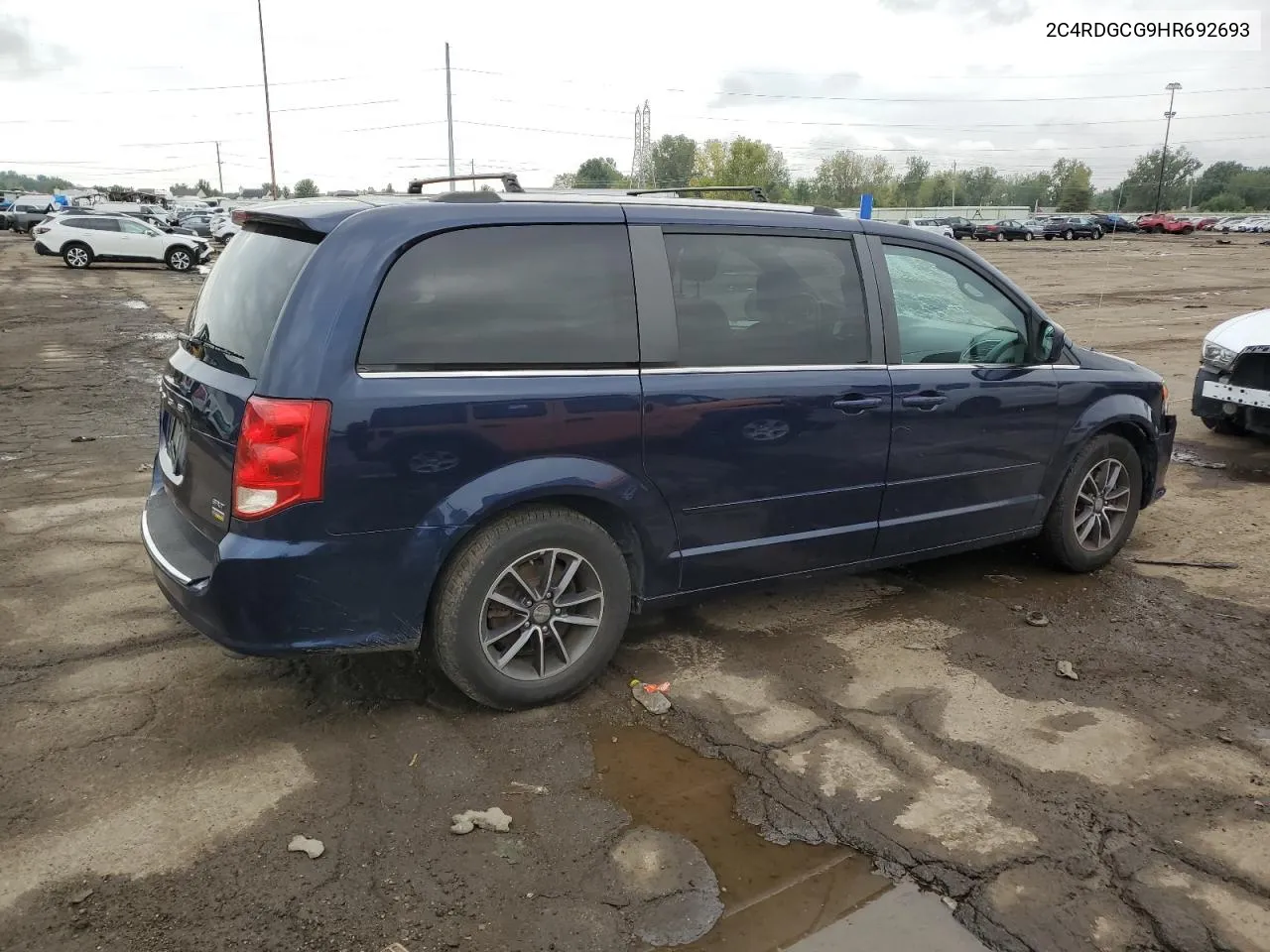 2C4RDGCG9HR692693 2017 Dodge Grand Caravan Sxt