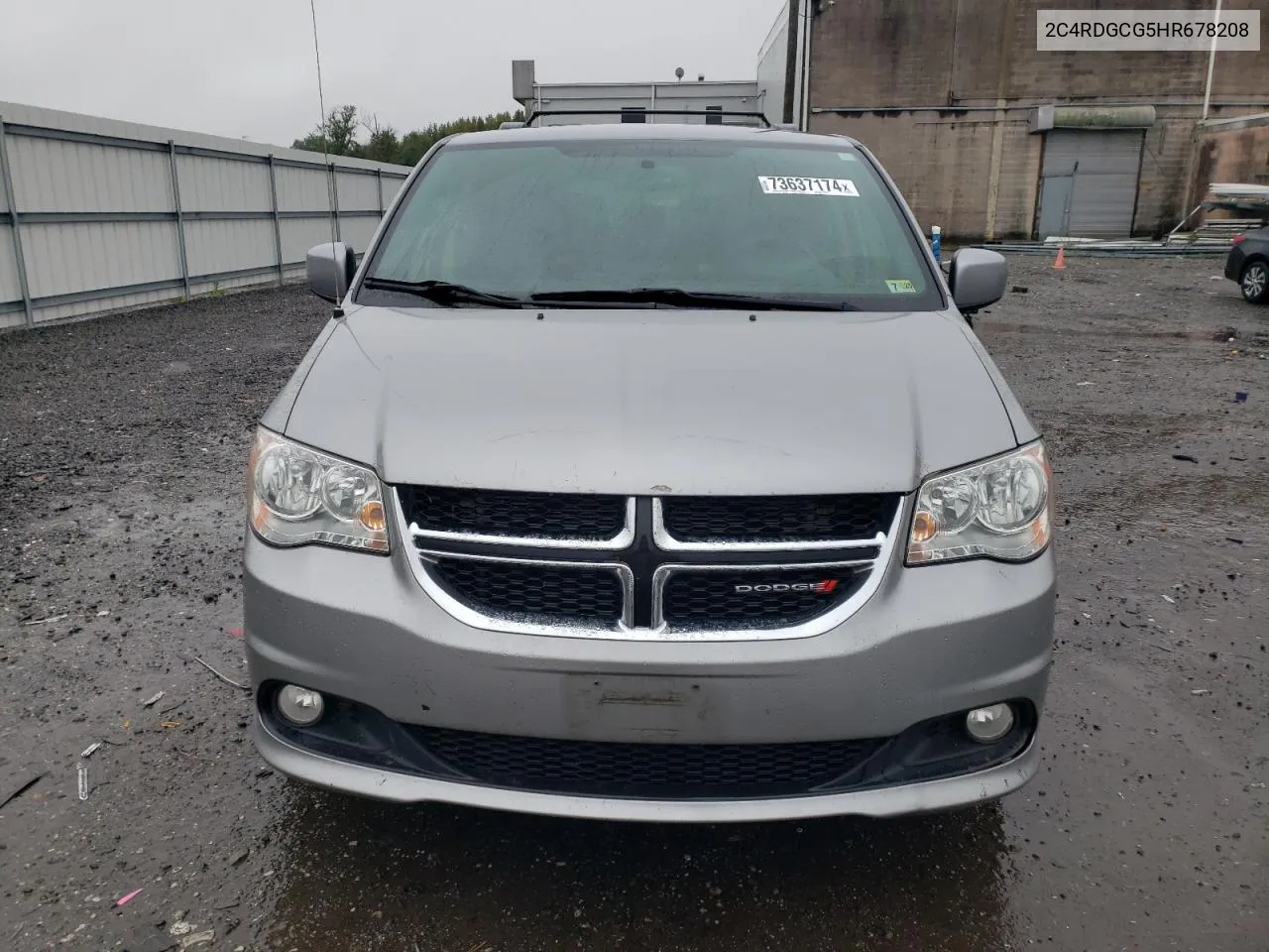 2C4RDGCG5HR678208 2017 Dodge Grand Caravan Sxt