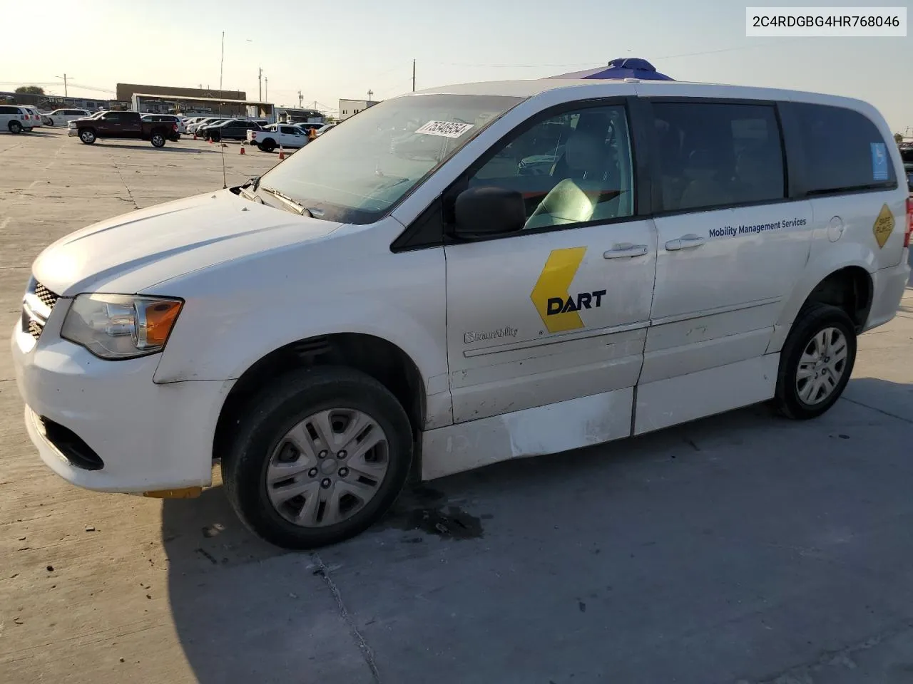 2C4RDGBG4HR768046 2017 Dodge Grand Caravan Se