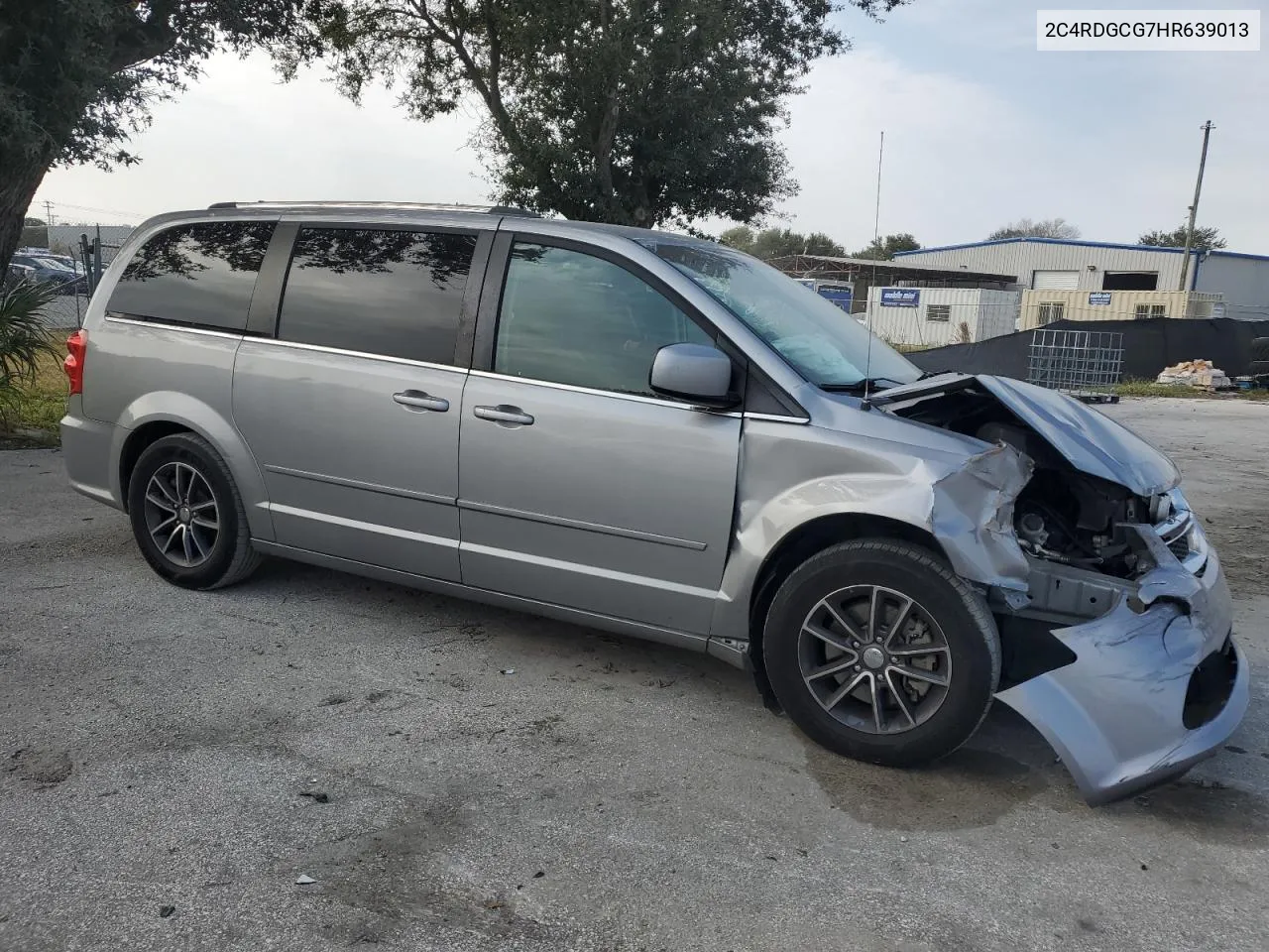 2C4RDGCG7HR639013 2017 Dodge Grand Caravan Sxt