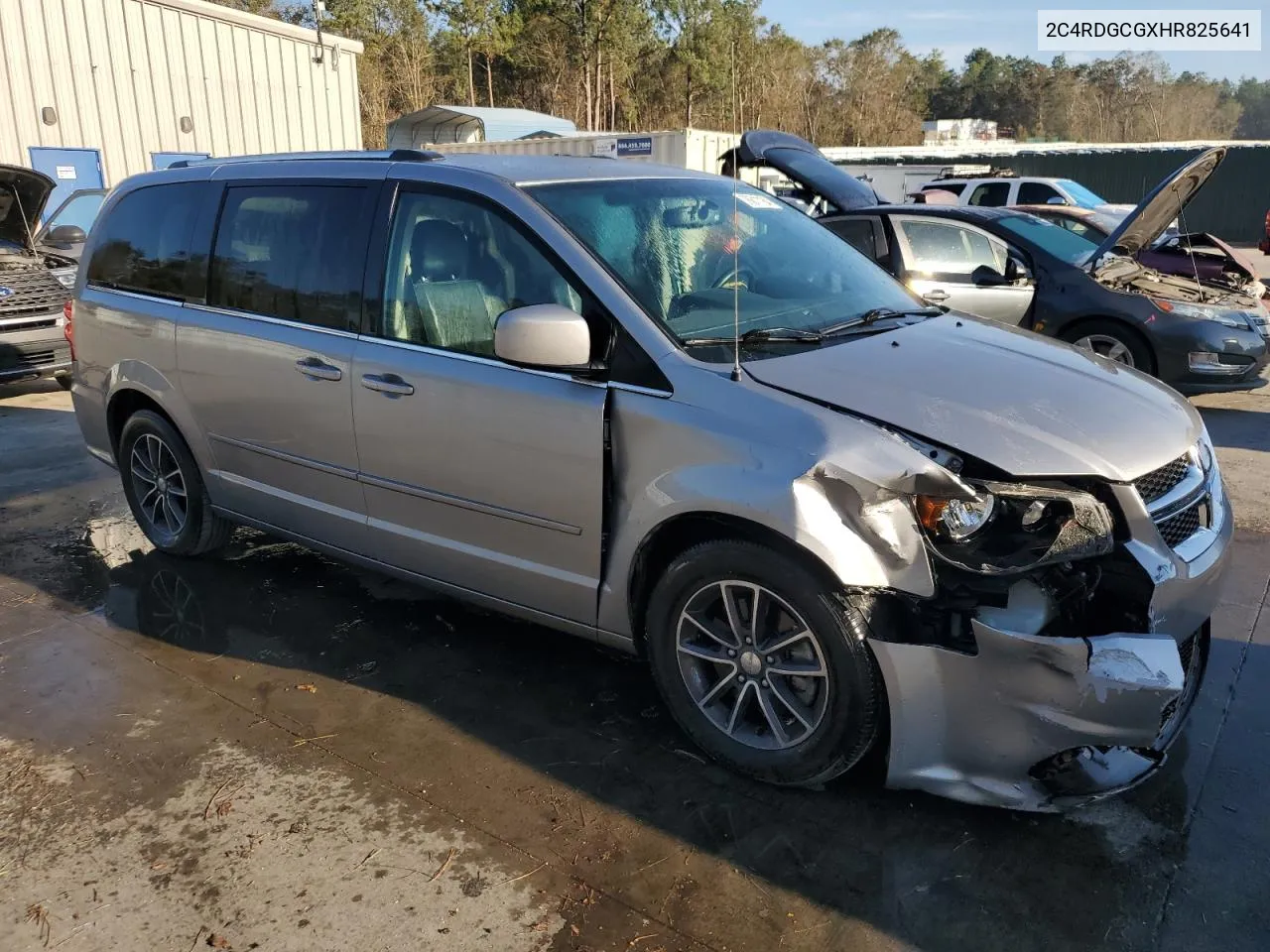 2017 Dodge Grand Caravan Sxt VIN: 2C4RDGCGXHR825641 Lot: 76611184