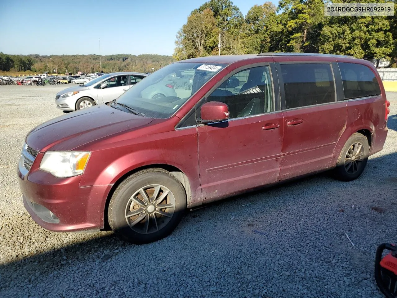 2C4RDGCG9HR692919 2017 Dodge Grand Caravan Sxt