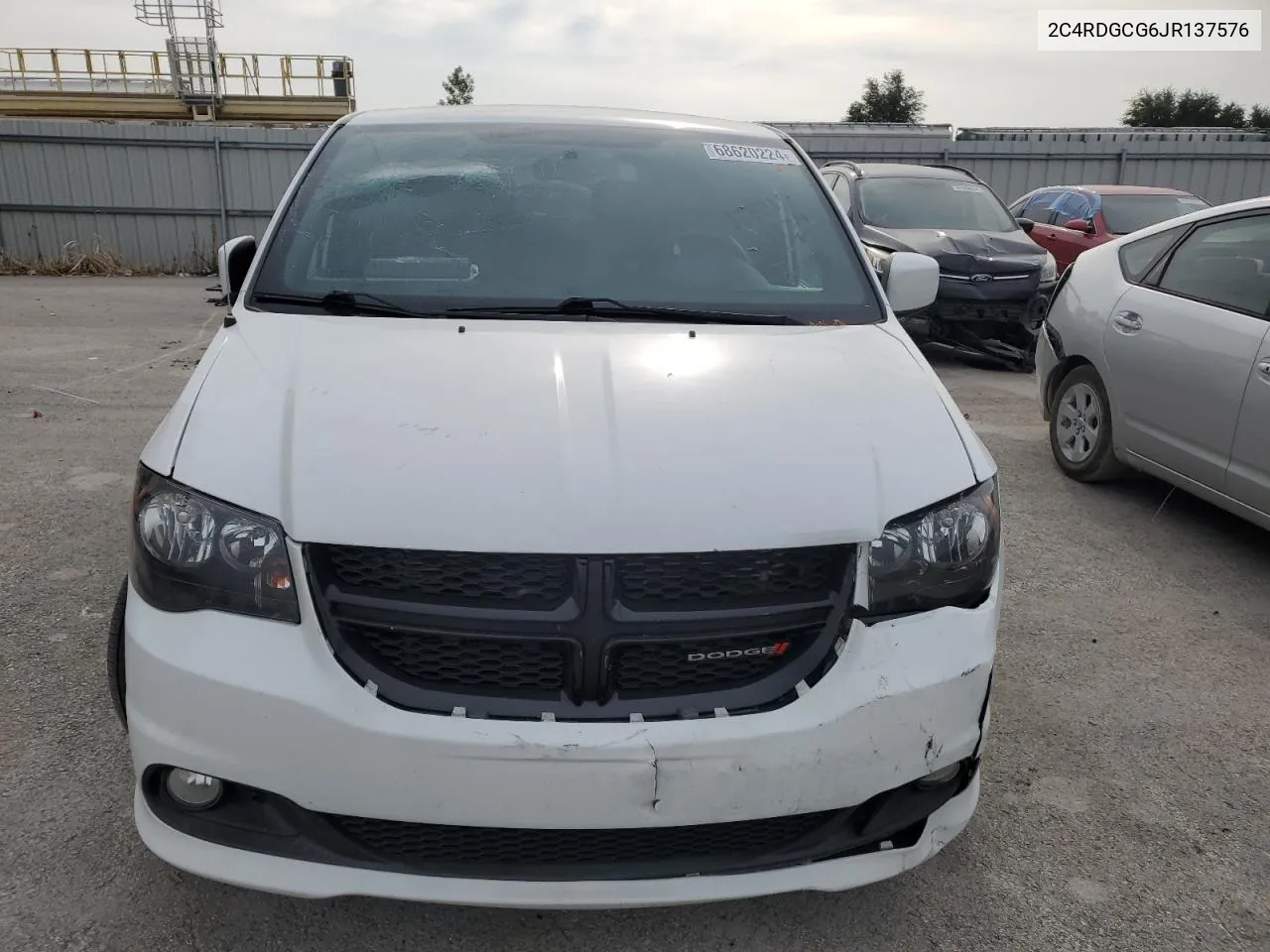 2C4RDGCG6JR137576 2018 Dodge Grand Caravan Sxt