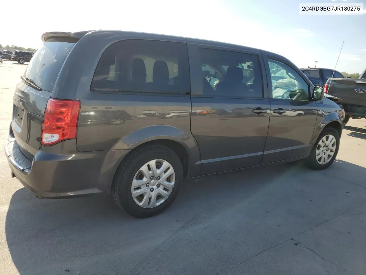 2C4RDGBG7JR180275 2018 Dodge Grand Caravan Se