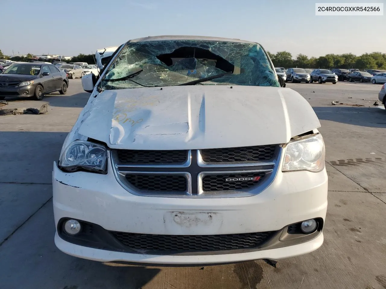 2C4RDGCGXKR542566 2019 Dodge Grand Caravan Sxt