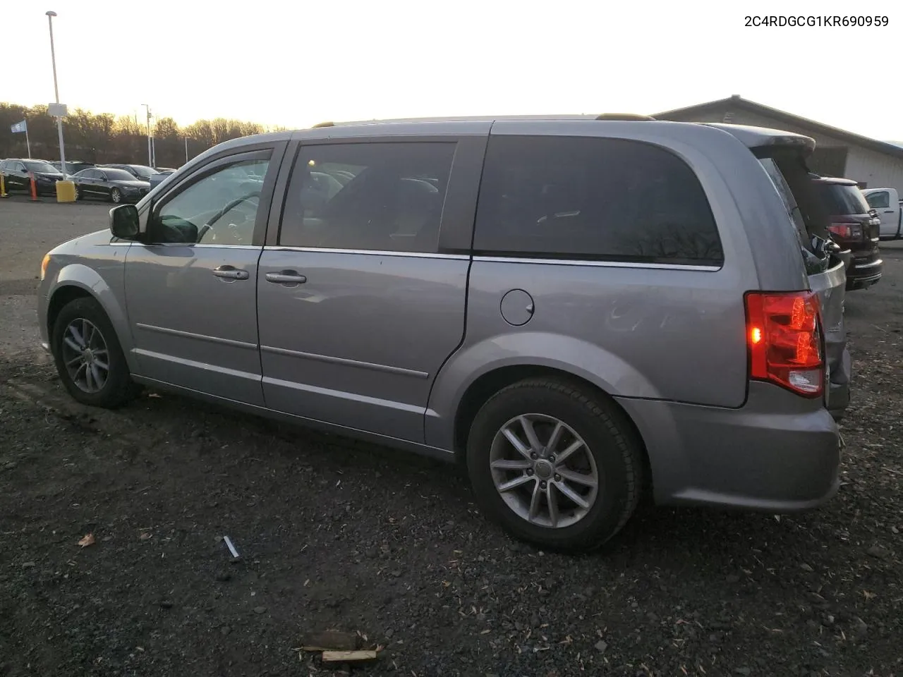 2019 Dodge Grand Caravan Sxt VIN: 2C4RDGCG1KR690959 Lot: 80001104