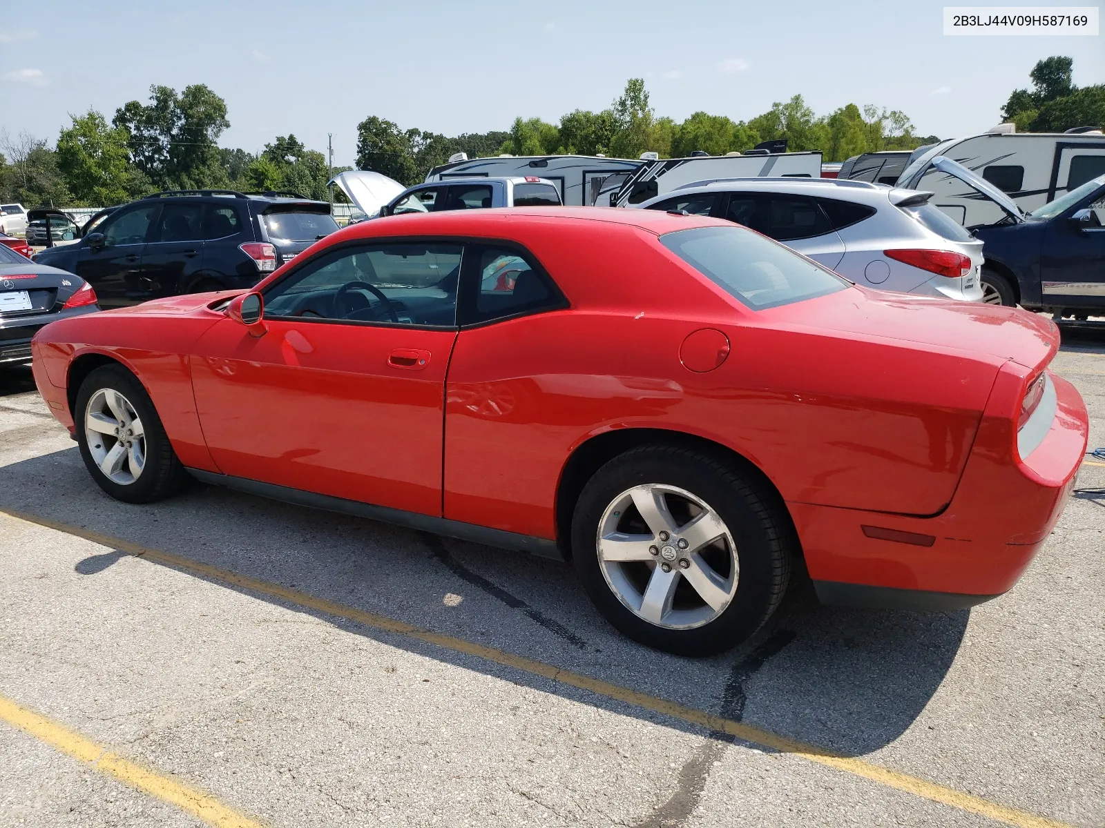 2B3LJ44V09H587169 2009 Dodge Challenger Se