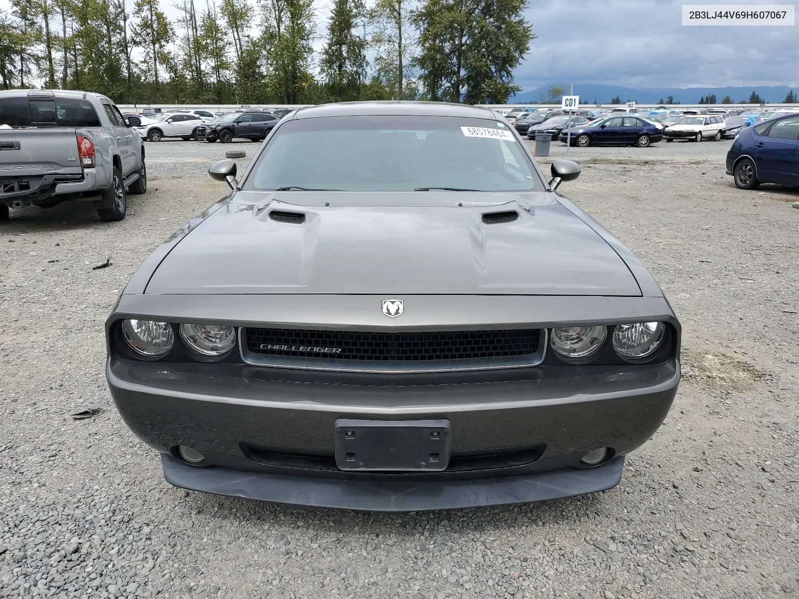 2B3LJ44V69H607067 2009 Dodge Challenger Se