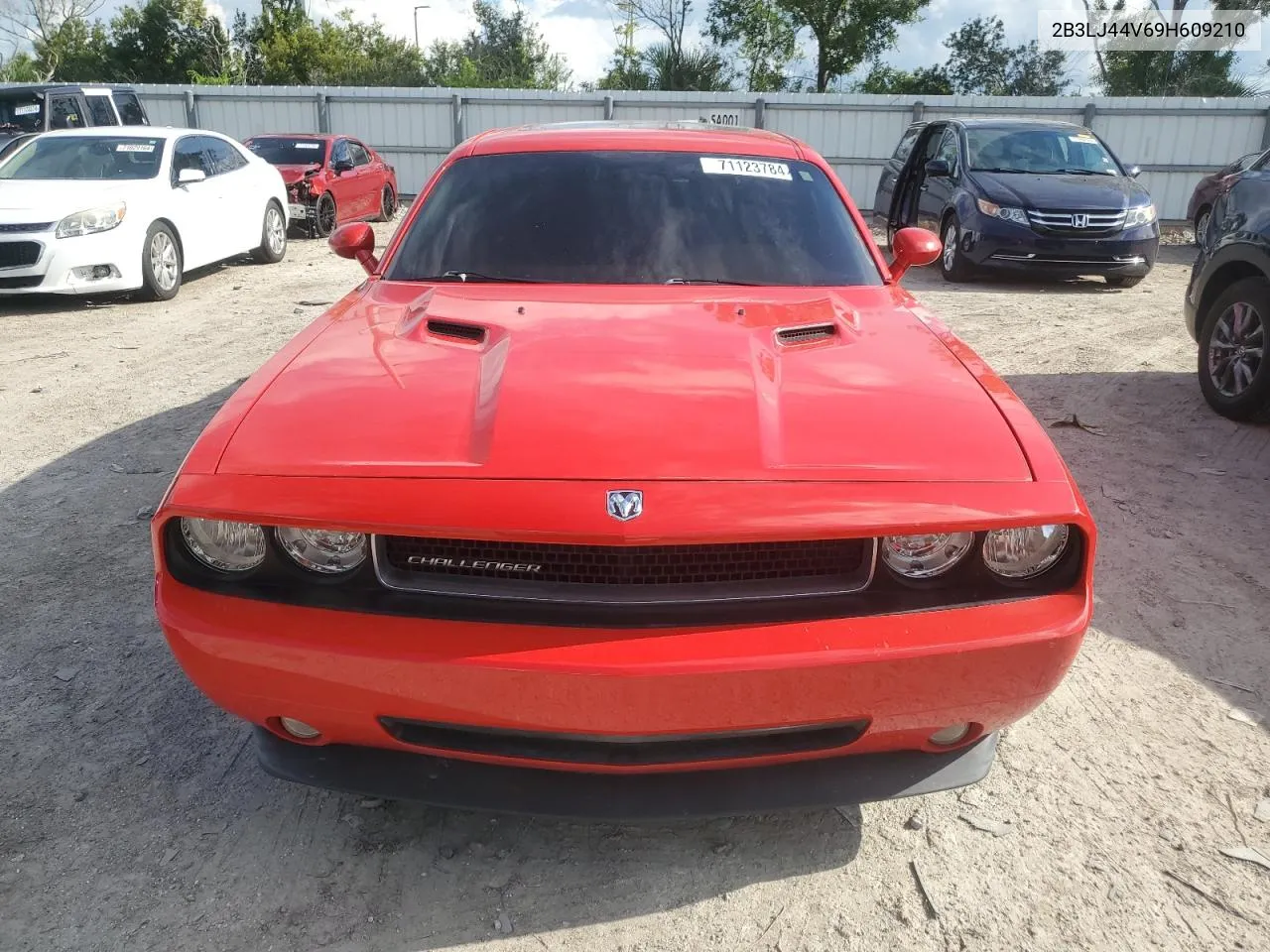 2009 Dodge Challenger Se VIN: 2B3LJ44V69H609210 Lot: 71123784