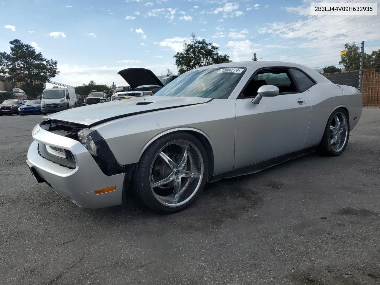 2B3LJ44V09H632935 2009 Dodge Challenger Se