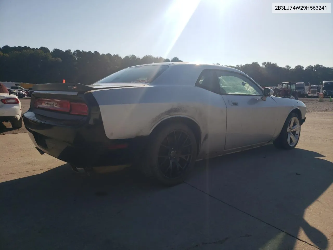 2009 Dodge Challenger Srt-8 VIN: 2B3LJ74W29H563241 Lot: 73367354