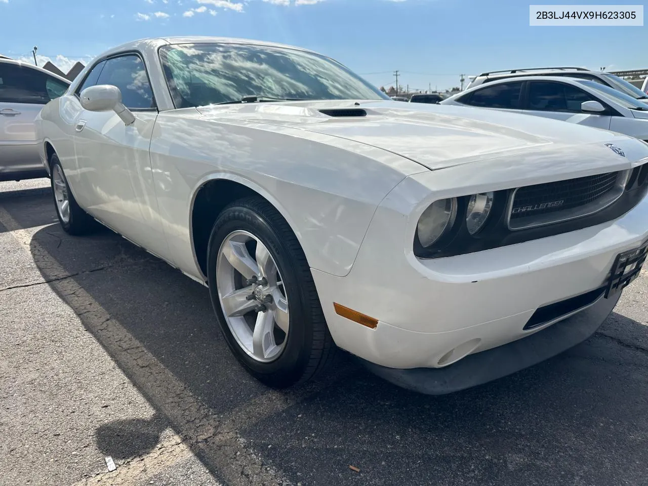 2B3LJ44VX9H623305 2009 Dodge Challenger Se