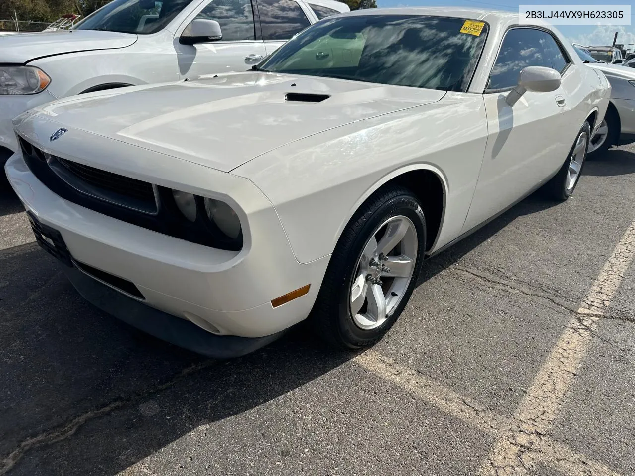 2009 Dodge Challenger Se VIN: 2B3LJ44VX9H623305 Lot: 77859084