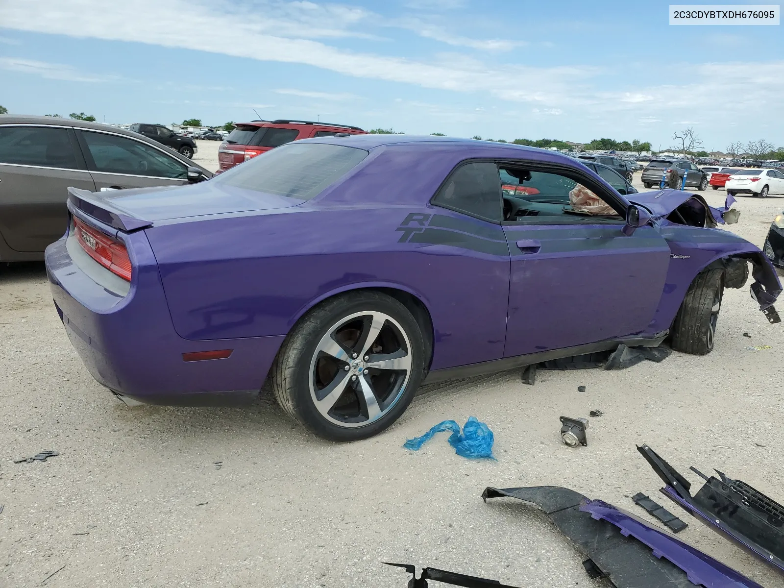 2013 Dodge Challenger R/T VIN: 2C3CDYBTXDH676095 Lot: 51932024