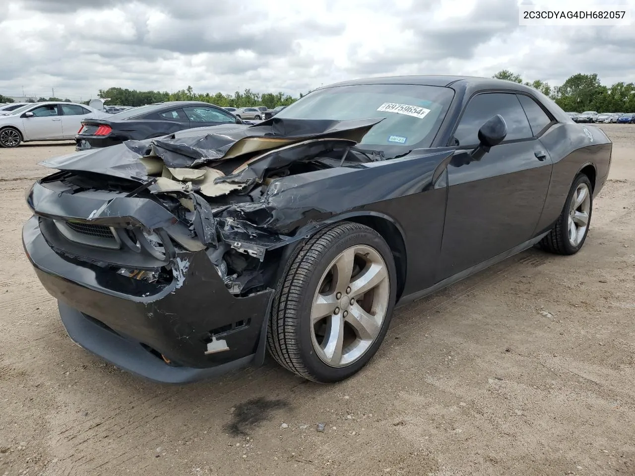 2C3CDYAG4DH682057 2013 Dodge Challenger Sxt