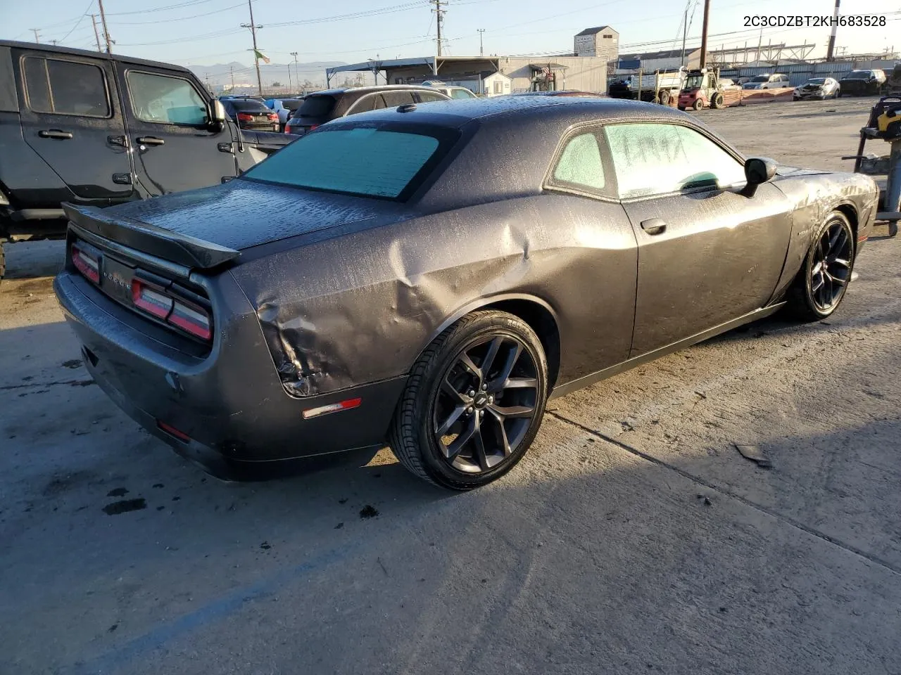 2C3CDZBT2KH683528 2019 Dodge Challenger R/T